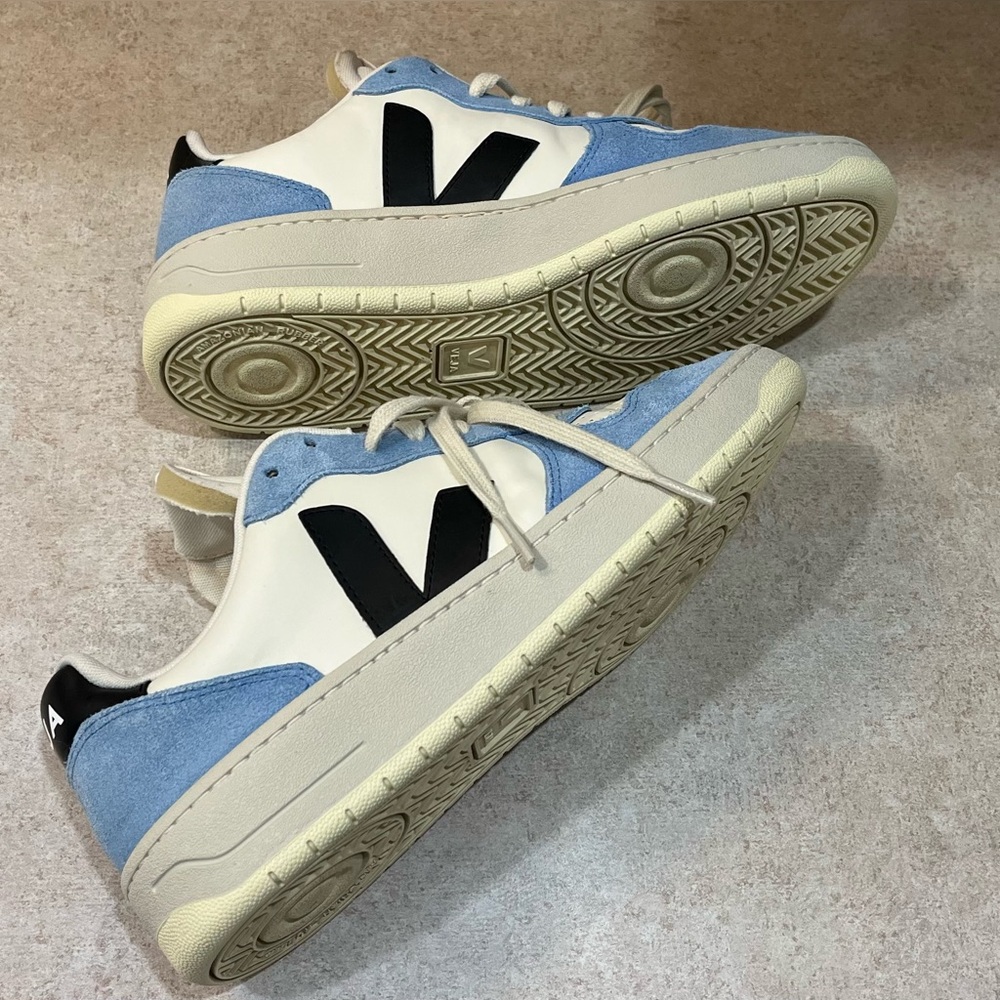 Men’s Veja V-10 Light Blue & White Sneakers 👟